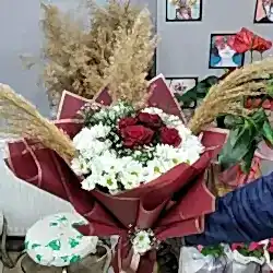 Gül ve Papatya Buketi (Kırmızı Kağıtta)