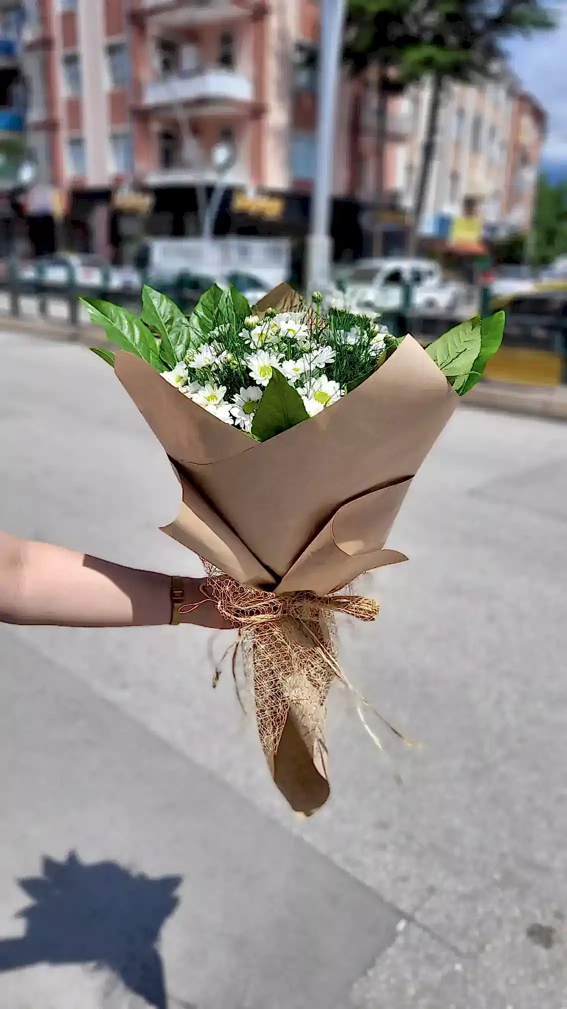 Kraft Kağıtta Papatya Buketi - Görsel 2